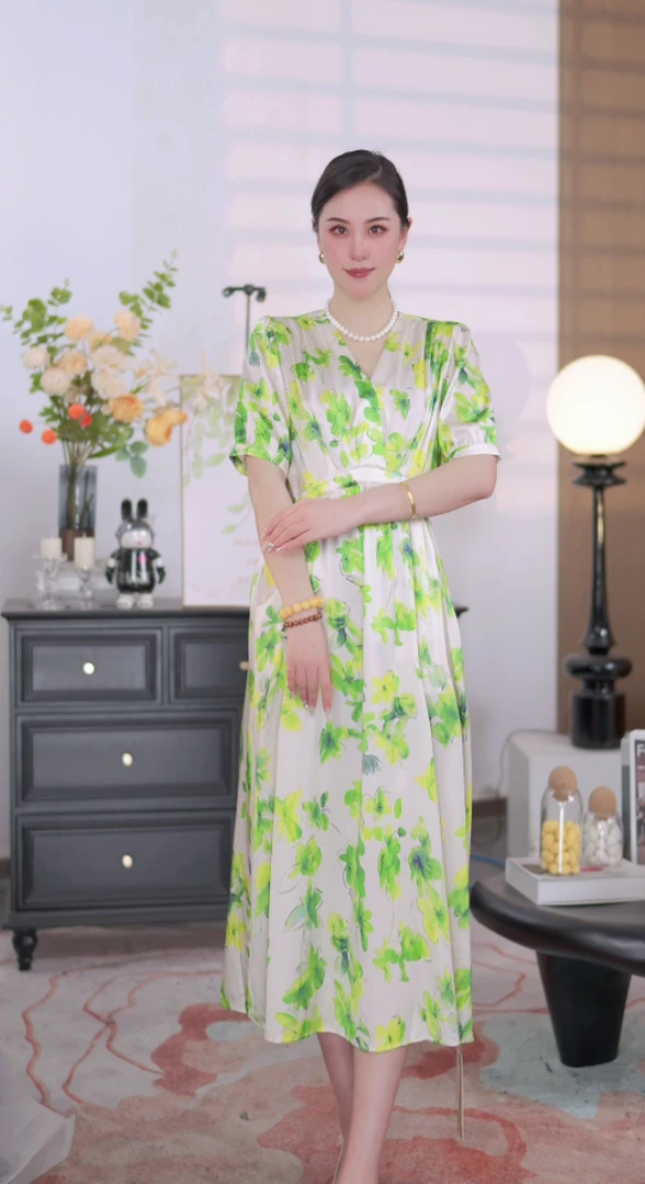 【高品蚕丝】新款高品桑蚕丝绿花时尚百搭女士连衣裙L3290