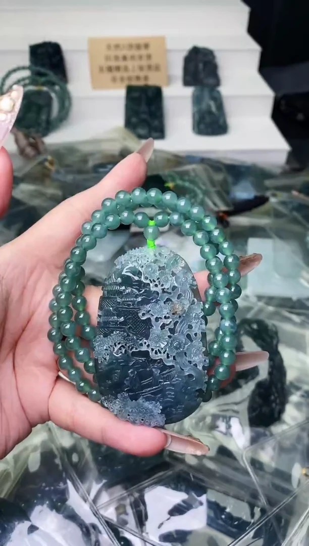 颈饰未镶嵌翡翠