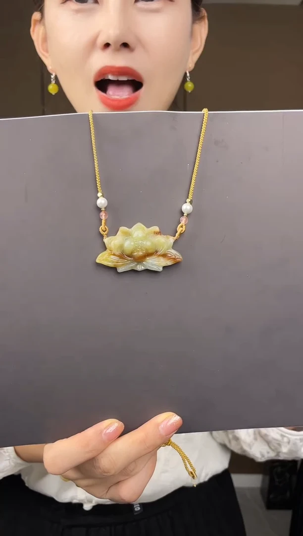 未镶嵌岫玉颈饰1