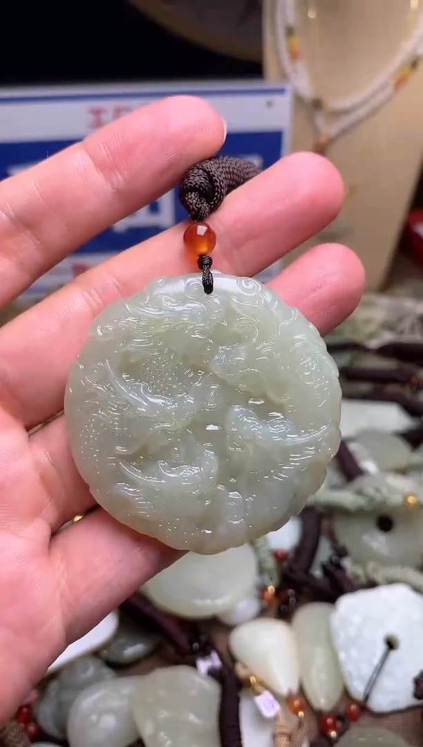 和田玉未镶嵌颈饰1