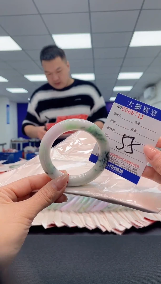 【闪购商品】翡翠手镯未镶嵌AAAAAAAAAA