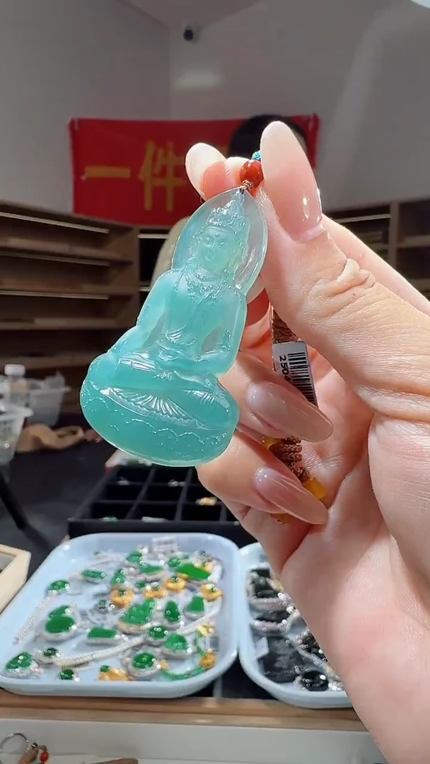 吊坠(不含链)未镶嵌翡翠观音（多样性发其一）