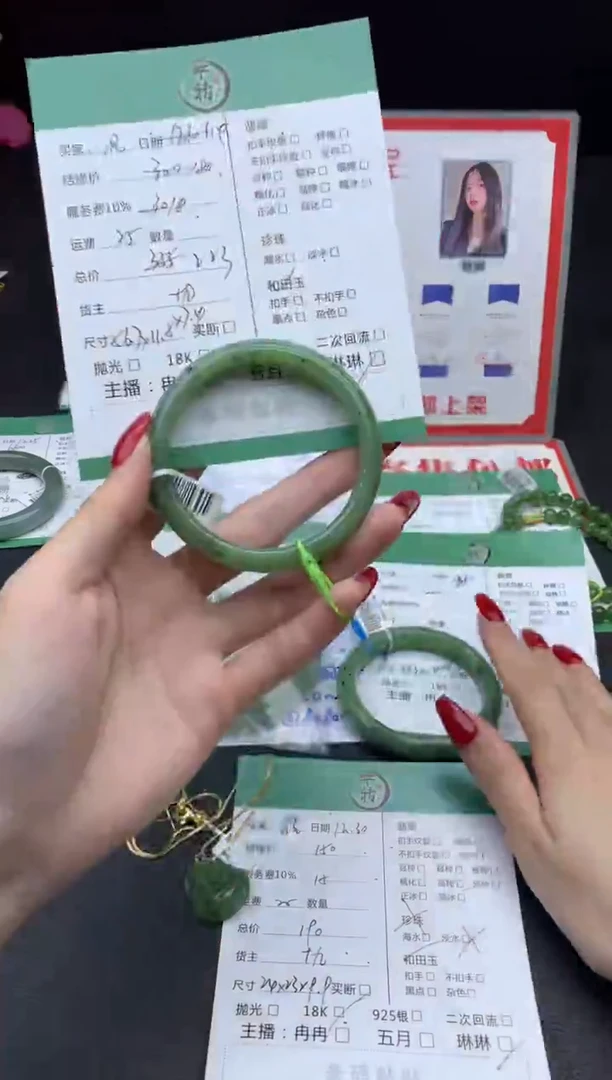 未镶嵌手镯和田玉风***淡手镯