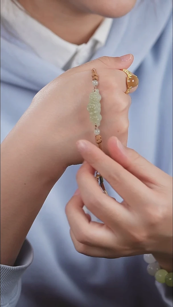 未镶嵌手链和田玉翠青梅花手牌多样性发一