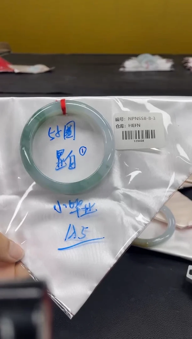 未镶嵌手镯翡翠翡翠手镯