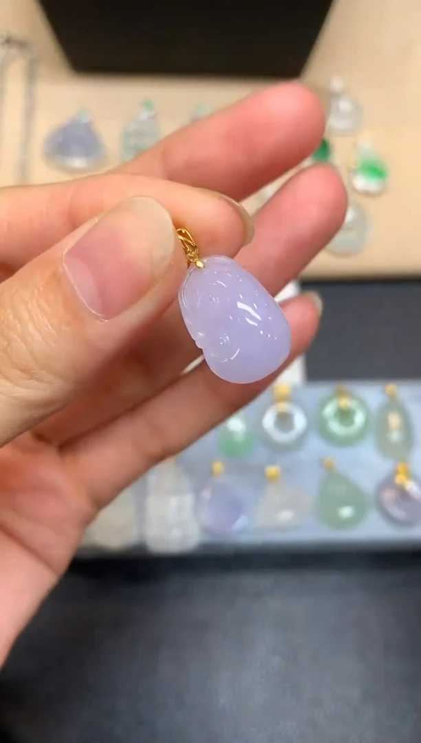 颈饰18K金镶嵌翡翠如意【无服务费