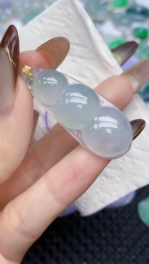 颈饰18K金镶嵌翡翠   天然翡翠A货  百元以上9米证书费自理