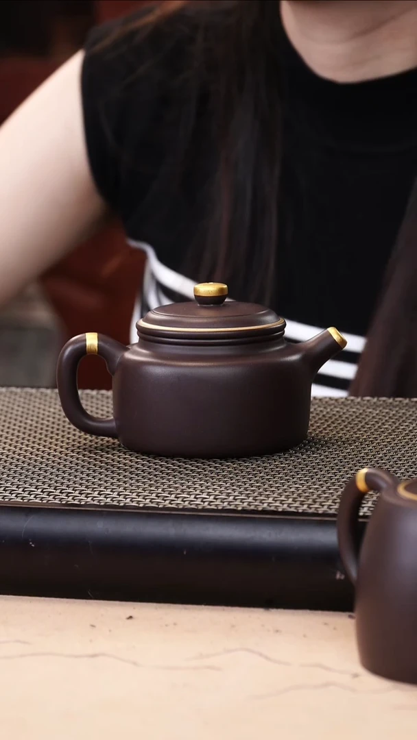 茶壶紫砂雾**酒四号井茄皮紫泥描金德钟200cc