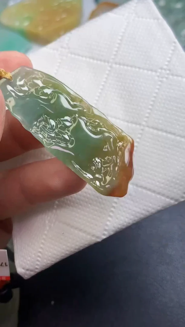 颈饰未镶嵌翡翠