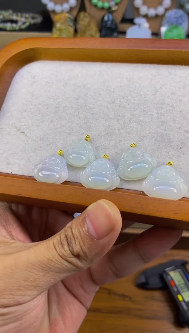 翡翠18K金镶嵌颈饰佛公 多样性发其一