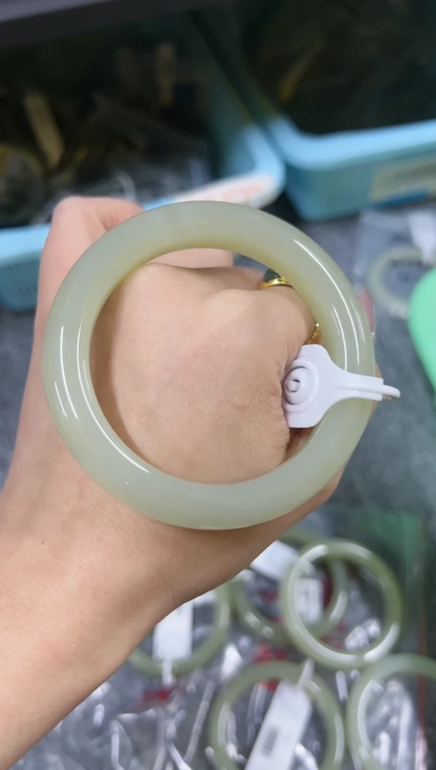 【闪购商品】和田玉手镯未镶嵌ZY4498圈口57