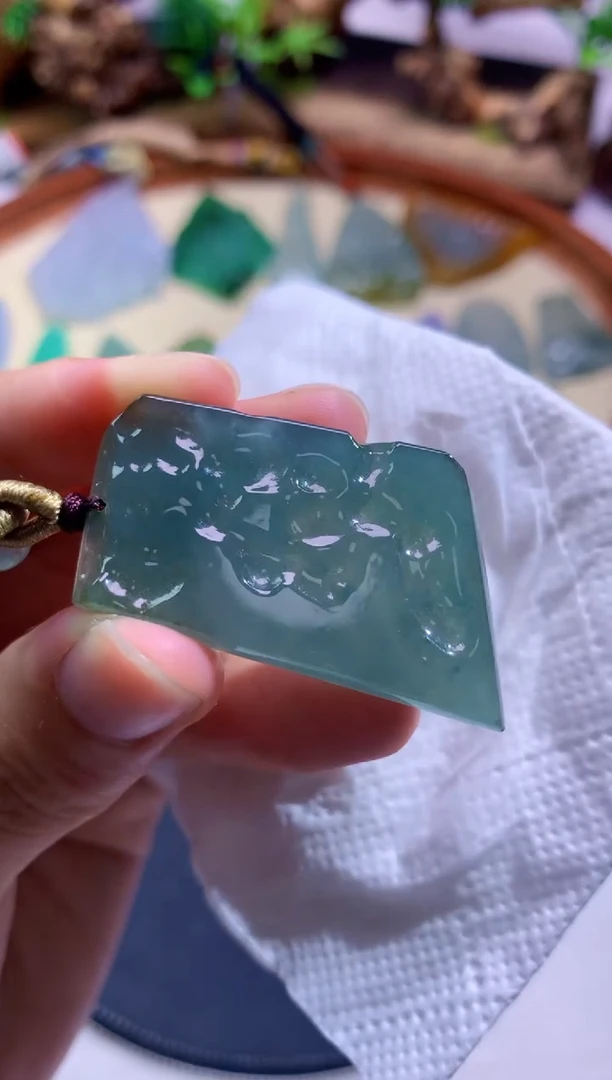 翡翠未镶嵌颈饰