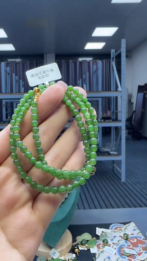 18K金镶嵌和田玉挂件1