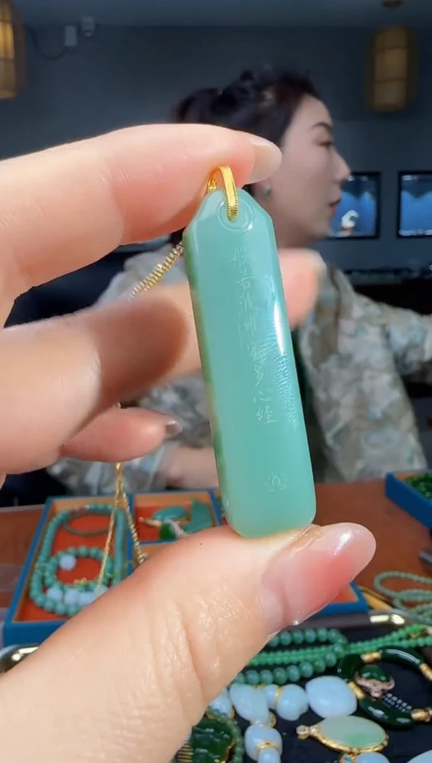 吊坠(不含链)18K金镶嵌和田玉1