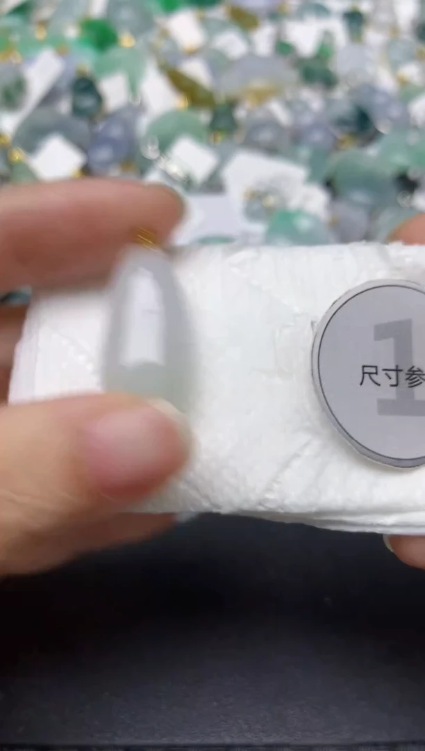 颈饰18K金镶嵌翡翠天然缅甸A货翡翠