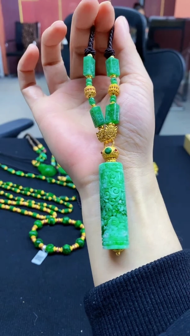 颈饰未镶嵌翡翠吊坠