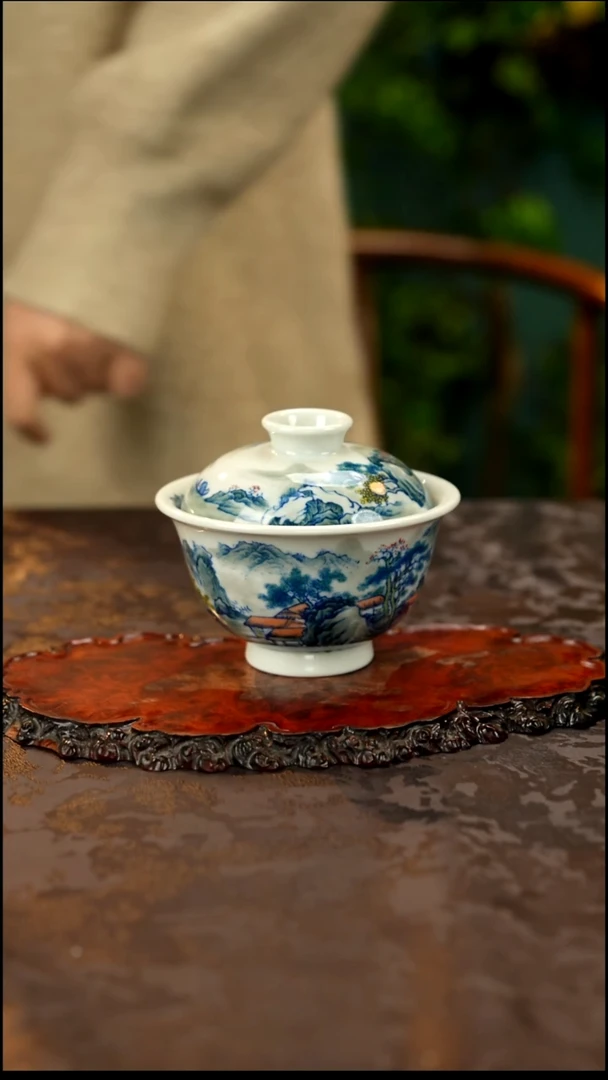 釉下五彩青花手绘山水盖碗