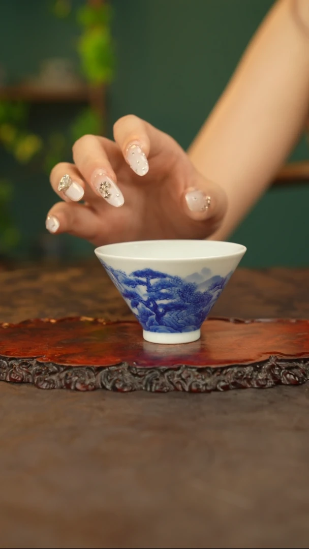 青花手绘山水主人杯