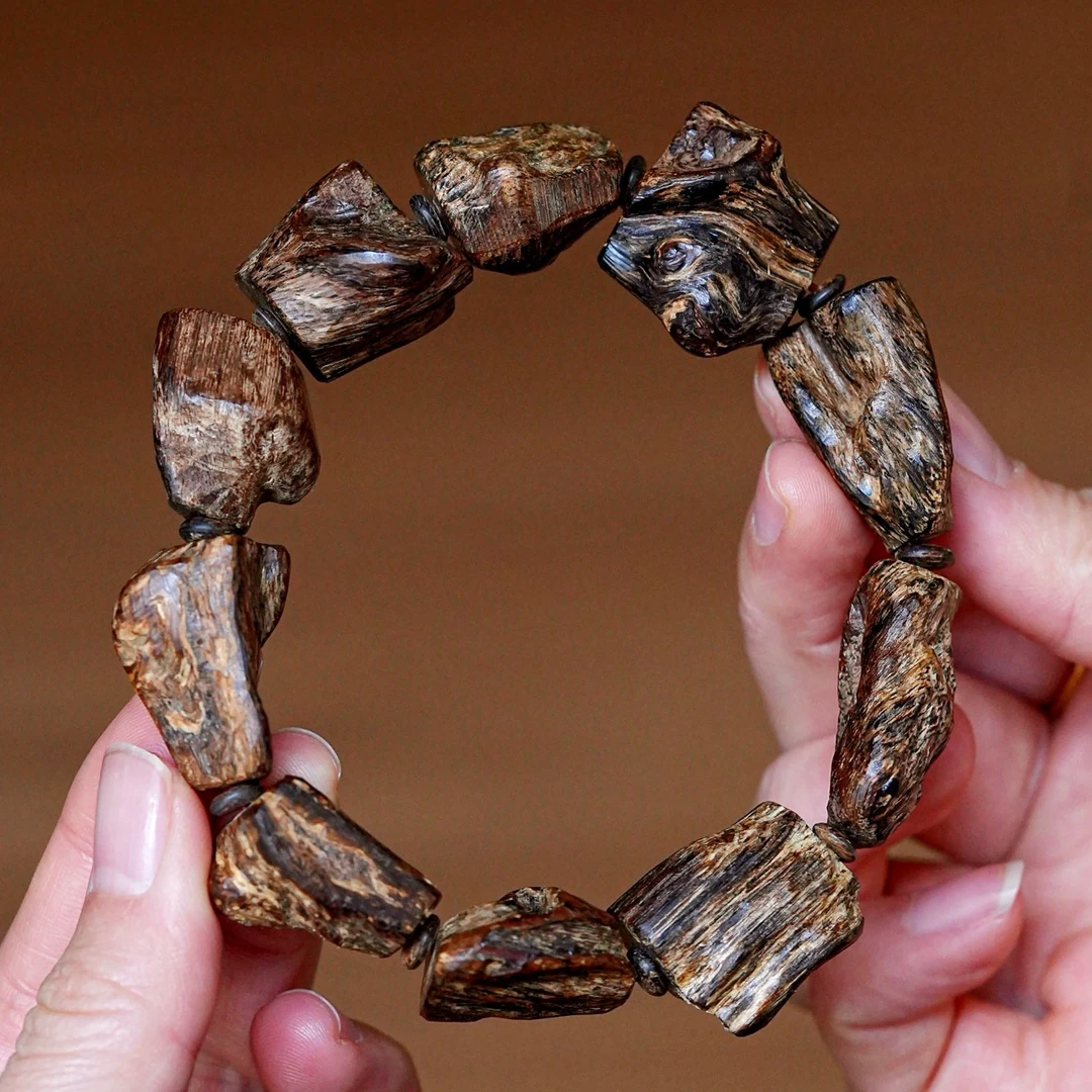 越南惠安沉香老料大规格随形满油沉水 A612