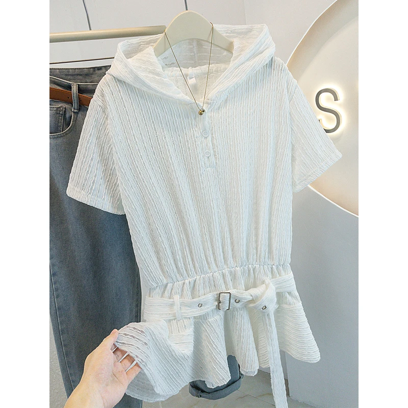 白色温柔风连帽短袖T恤女2025夏新款连帽镂空收腰显瘦带腰带上衣