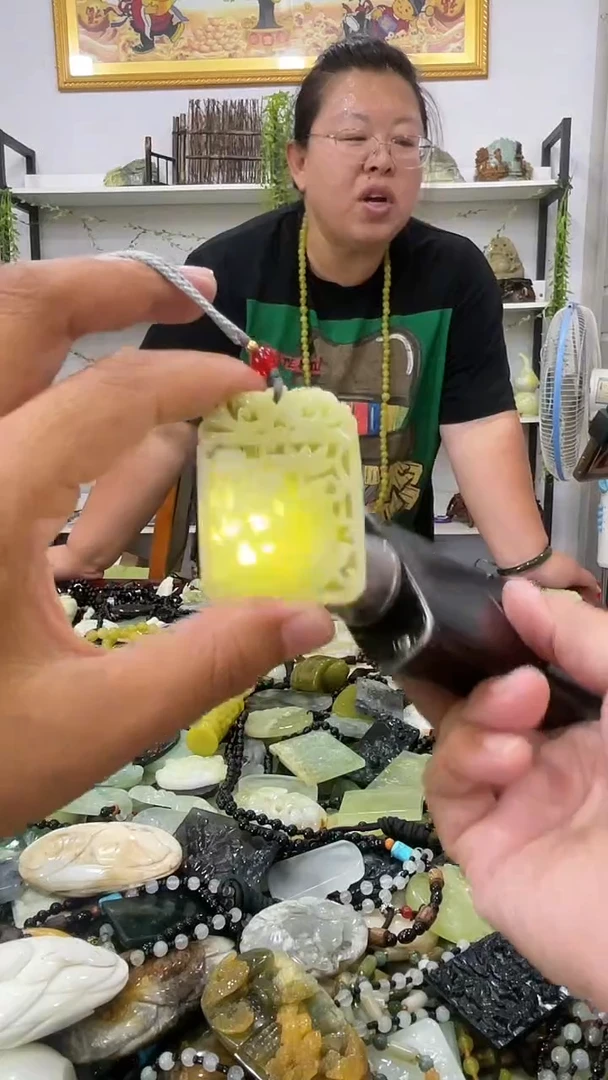岫玉未镶嵌吊坠
