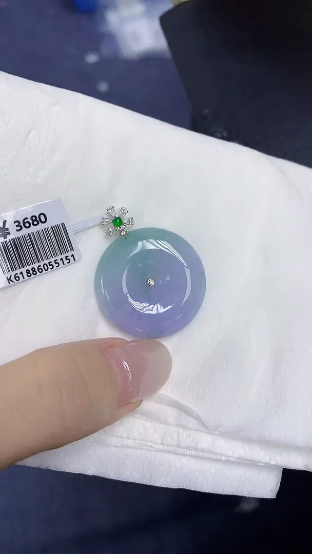 翡翠18K金镶嵌颈饰天然缅甸翡翠A货