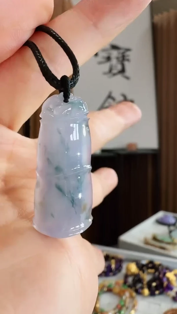 翡翠未镶嵌颈饰吊坠
