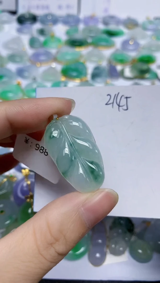 翡翠18K金镶嵌颈饰天然缅甸翡翠A货