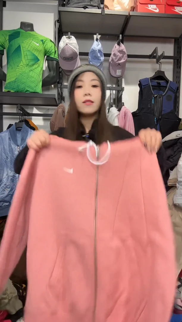 1605编码 瑕疵款直播间过款为准 尺码XL   身高180