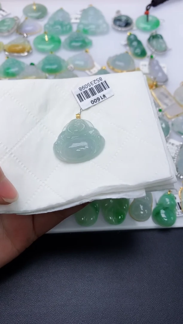 颈饰18K金镶嵌翡翠天然A货