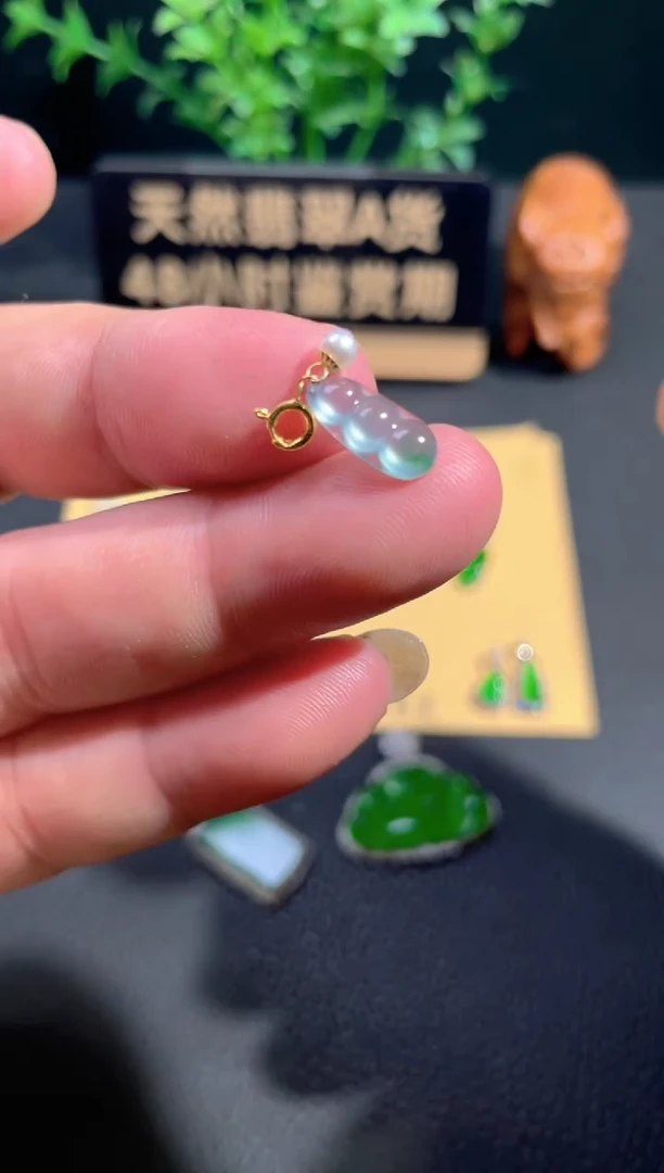 颈饰18K金镶嵌翡翠翡翠