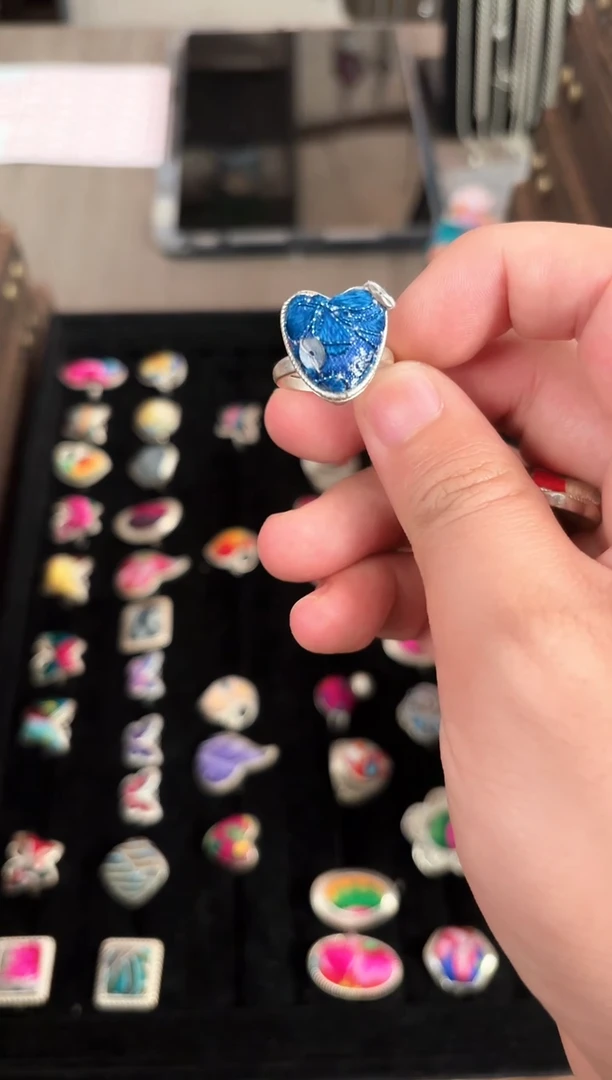 织绣民族风非遗老绣饰品586