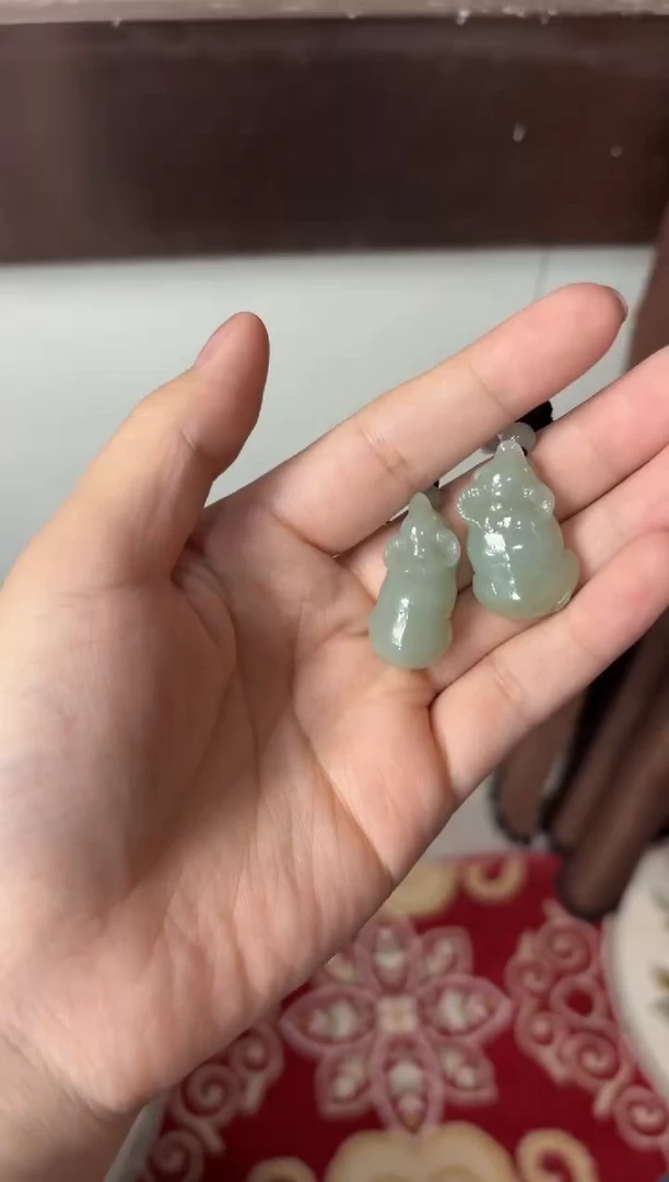 【闪购商品】和田玉吊坠(赠链)未镶嵌且末微色差近矿吊坠多样性发货