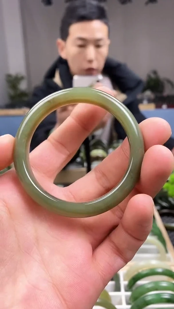 【闪购商品】和田玉手镯未镶嵌52.6