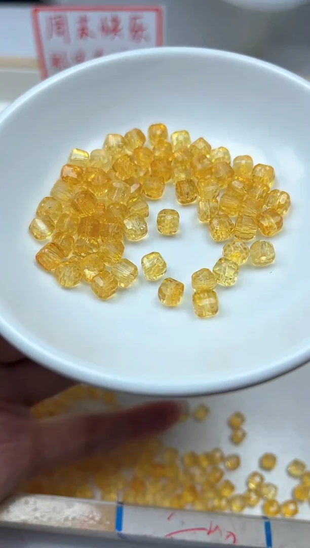 未镶嵌颈饰水晶D16 黄水晶方糖6mm20个9.9元