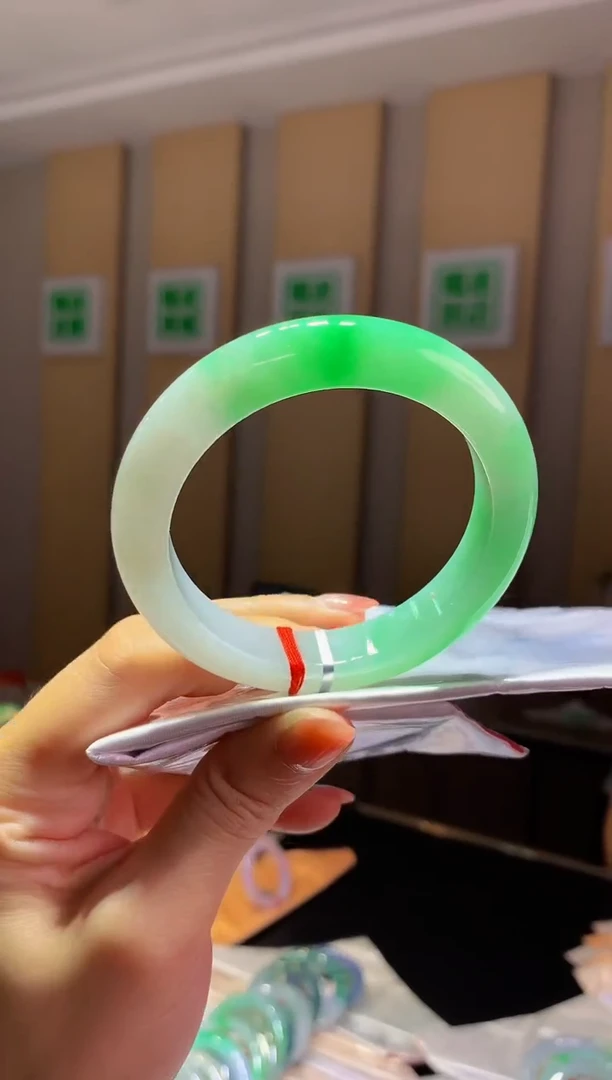 未镶嵌手镯翡翠- Q65圈口 55.2全款11.8万 定金2万