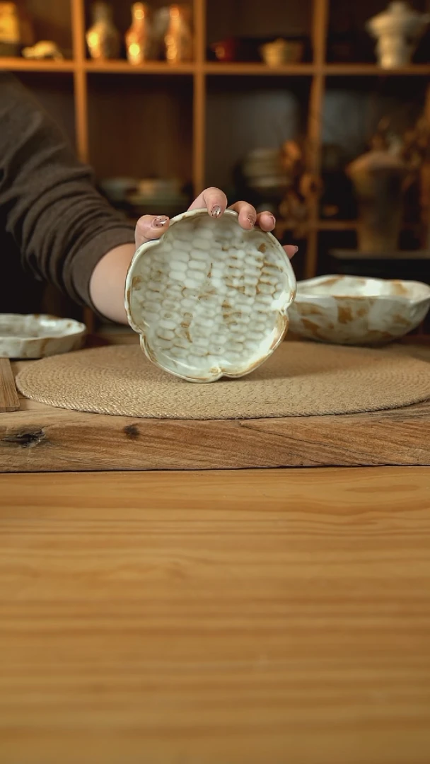 粉影系列的五边花瓣铠甲纹碟1个