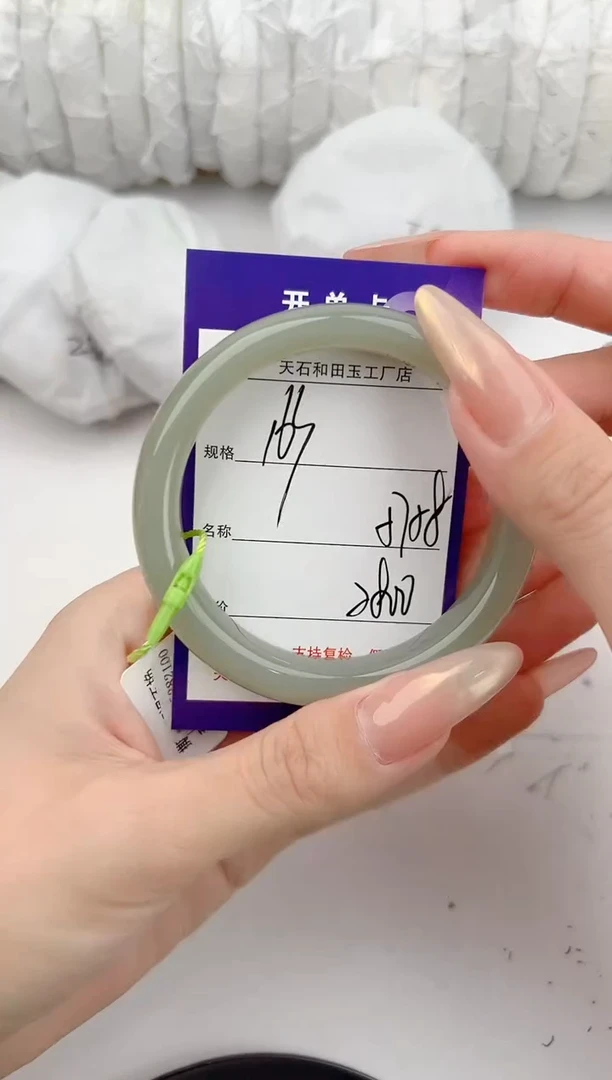 和田玉手镯未镶嵌163颜色微差无瑕疵