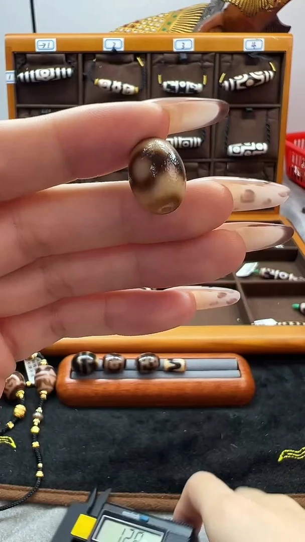 玛瑙/玉髓（覆膜）颈饰未镶嵌164.（微瑕）