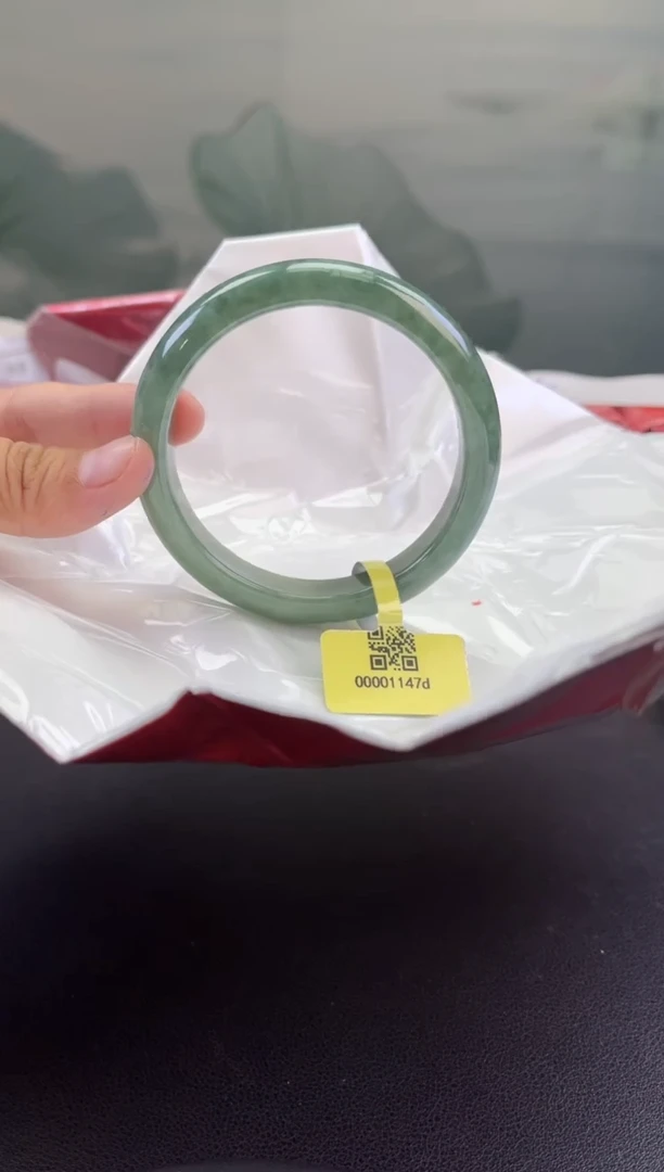 翡翠手镯未镶嵌翡翠手镯4