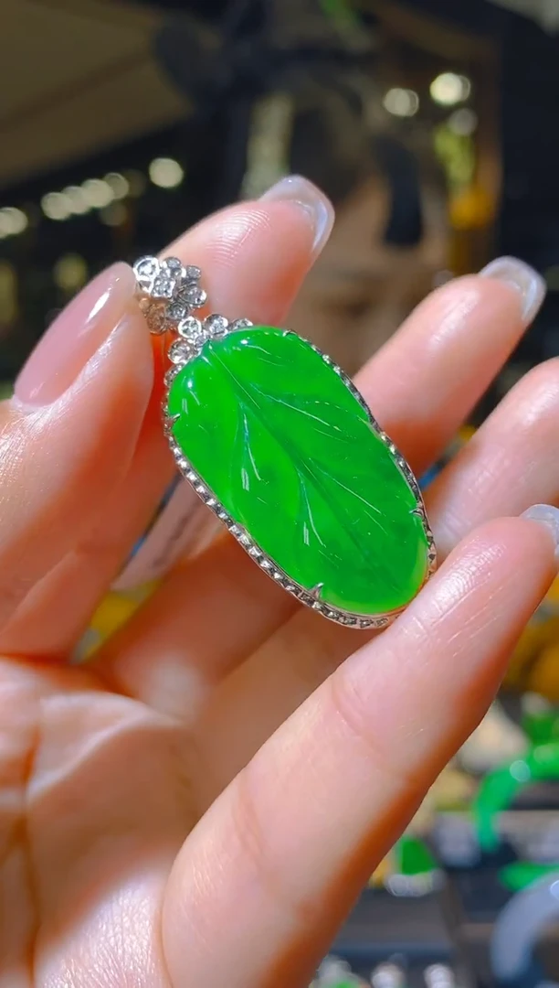 【闪购商品】翡翠吊坠(赠链)18K金镶嵌107