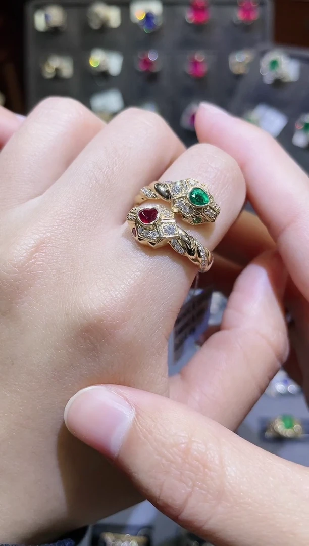 【闪购商品】祖母绿戒指18K金镶嵌灵蛇