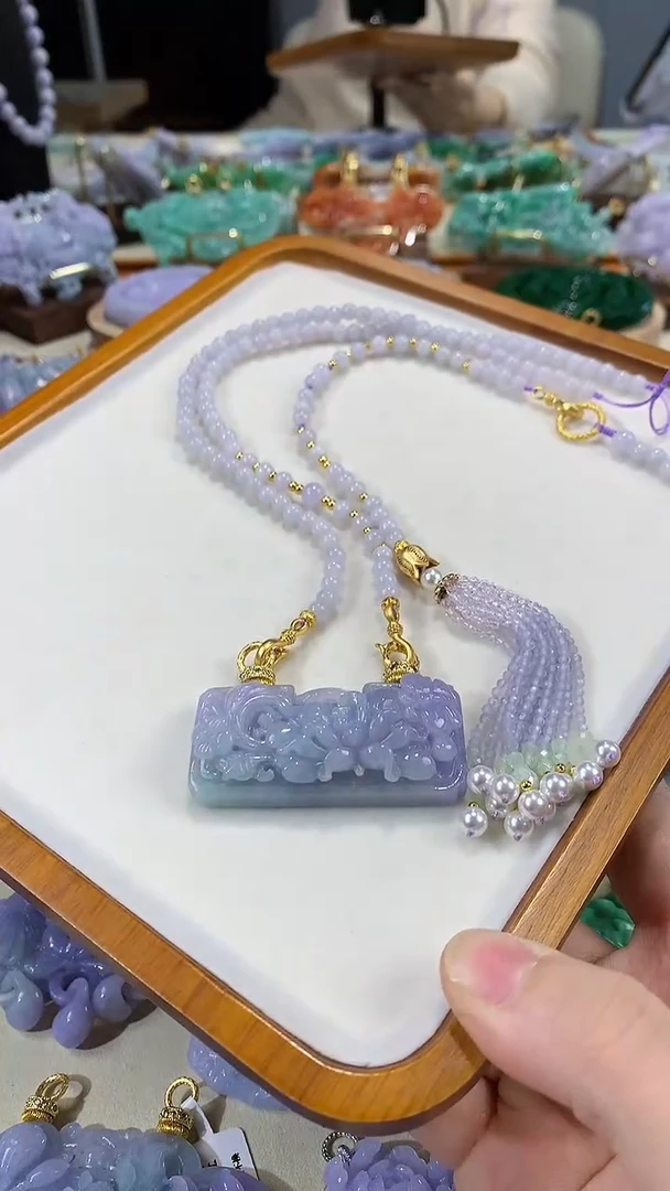 颈饰未镶嵌翡翠吊坠