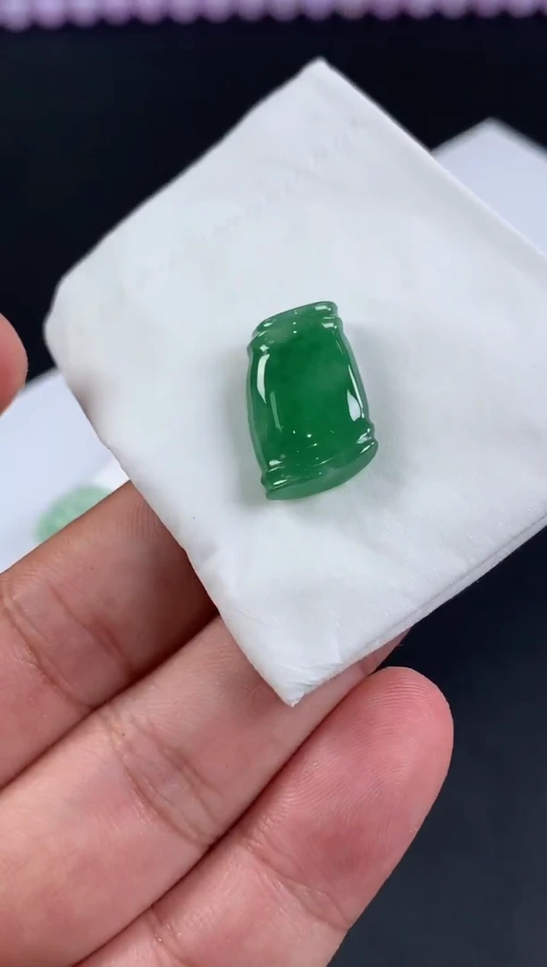 未镶嵌定制翡翠往**0翡翠