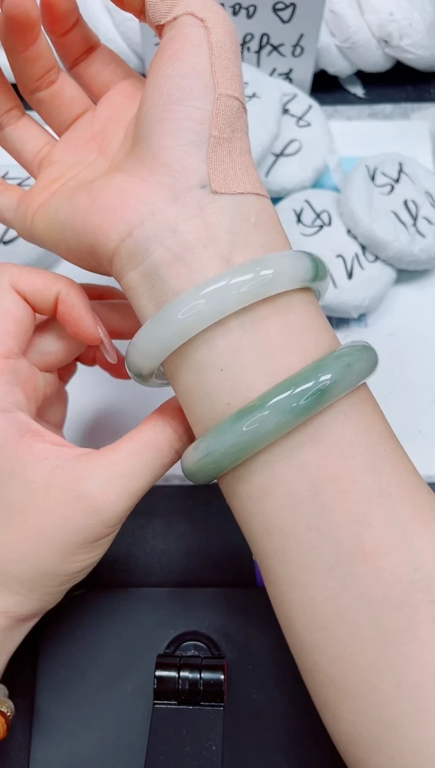 石英质玉手镯未镶嵌36/62