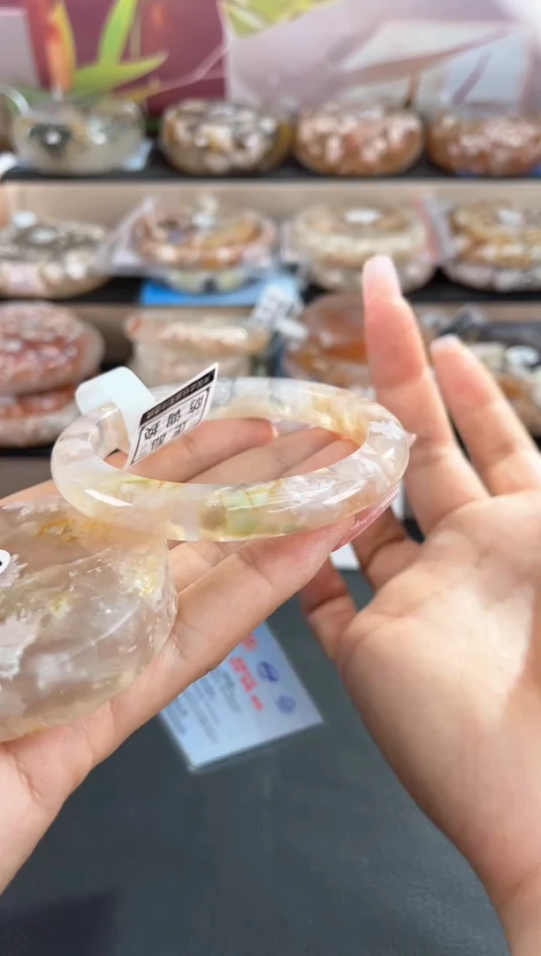 未镶嵌手镯石英质玉56