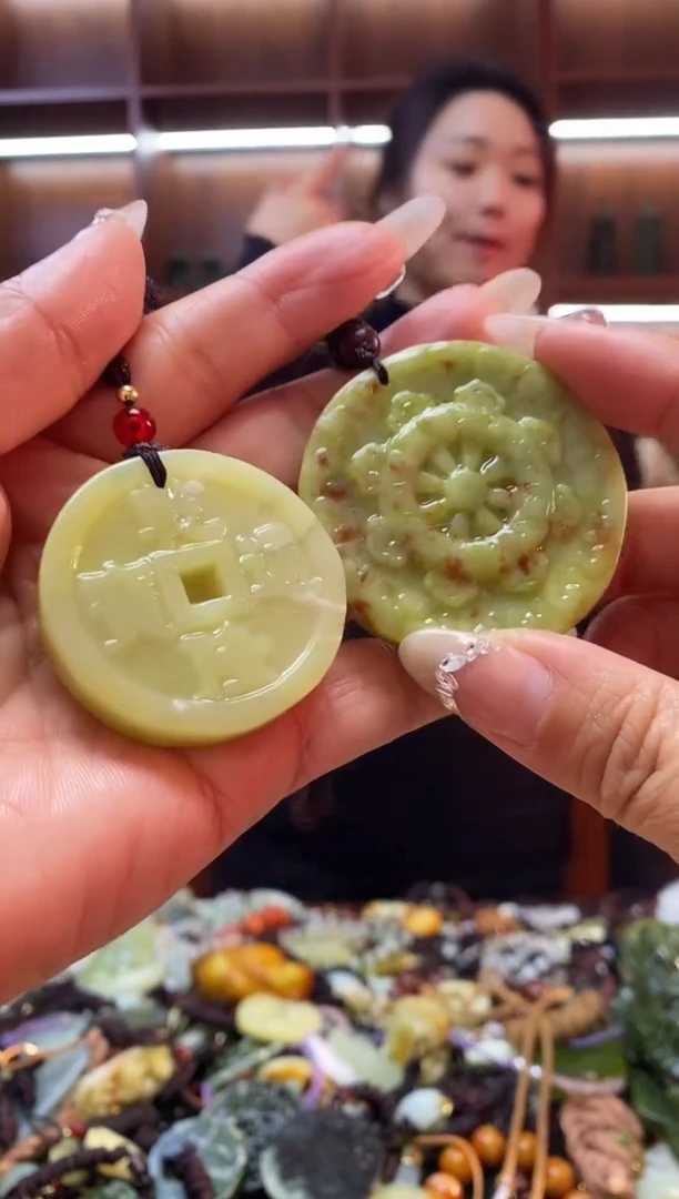 未镶嵌岫玉吊坠拍一发二