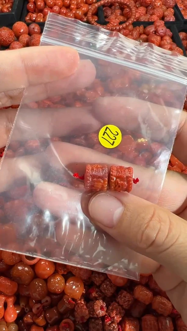 南红玛瑙未镶嵌颈饰1