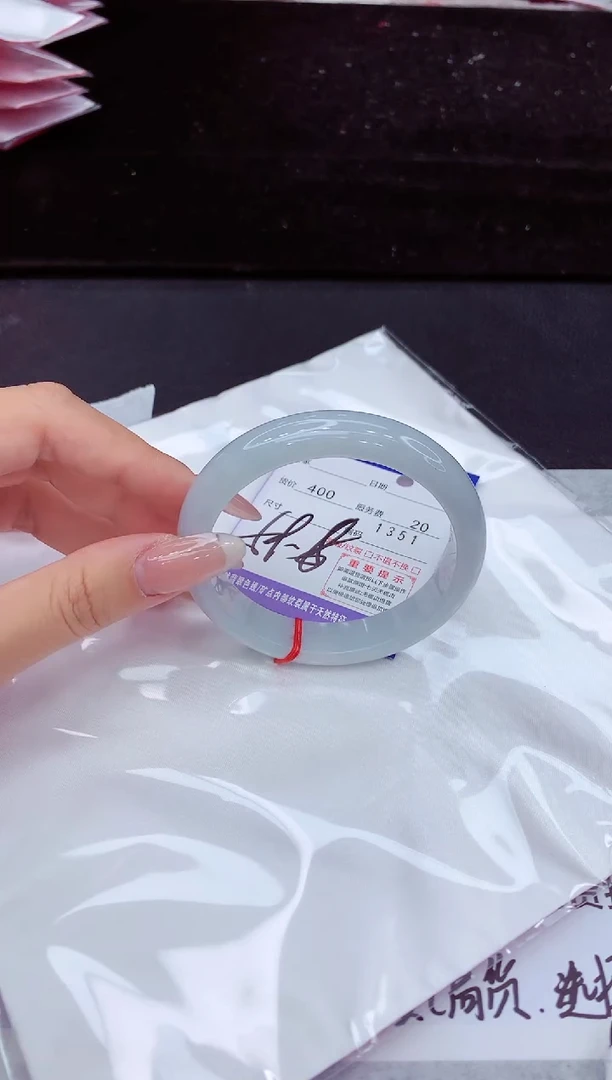 翡翠手镯未镶嵌1