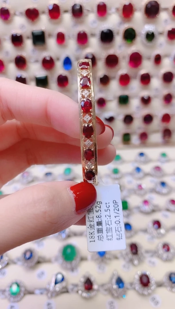 18K金镶嵌手镯红宝石1